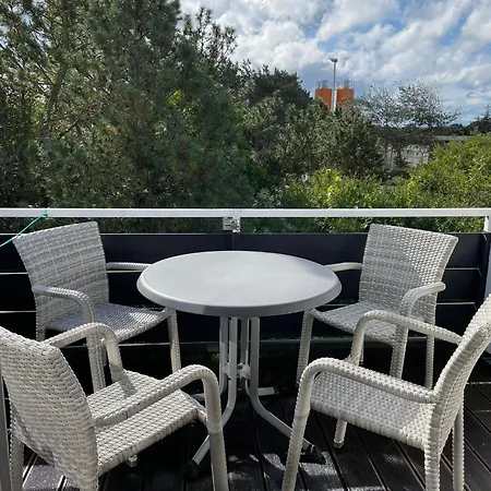 Aalhues-ferienwohnung-ueber-2-etagen-fuer-4-erwachsene-und-1-kind דירה *